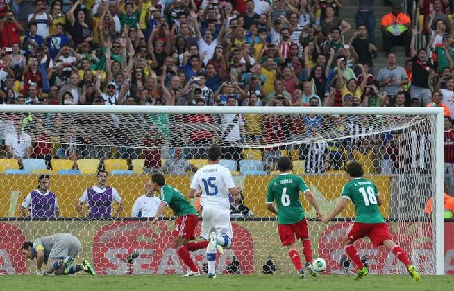 Tor durch Javier Hernandez (Chicharito) ( 14), (MEX), - Mexiko vs Italien, Confed Cup 2013, Estadio Mario Filho, Maracana. RIO DE JANEIRO RJ - Data:16 06 2013 x(65)xRuixPortoxFilhox xFotoarenax  (17126)
