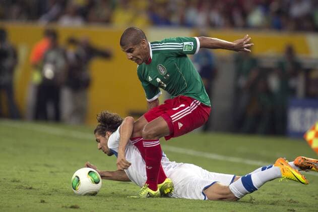 Alessio Cerci (ITA), Carlos Salcido (MEX), JUNE 16, 2013 - Football Soccer : FIFA Confederations Cup Brazil 2013 Group A match between Mexico 1-2 Italy at Estadio do Maracana in Rio de Janeiro, Brazil. NoxThirdxPartyxSales  (ptmb042702)