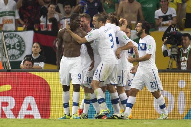 Italy team group (ITA), JUNE 16, 2013 - Football Soccer : Mario Balotelli of Italy celebrates after scoring their 2nd goal during the FIFA Confederations Cup Brazil 2013 Group A match between Mexico 1-2 Italy at Estadio do Maracana in Rio de Janeiro, Brazil. NoxThirdxPartyxSales  (ptmb042706)