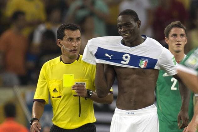Enrique Osses (Referee), Mario Balotelli (ITA), JUNE 16, 2013 - Football Soccer : Mario Balotelli of Italy is shown a yellow card by referee Enrique Osses after scoring during the FIFA Confederations Cup Brazil 2013 Group A match between Mexico 1-2 Italy at Estadio do Maracana in Rio de Janeiro, Brazil. NoxThirdxPartyxSales  (ptmb042708)