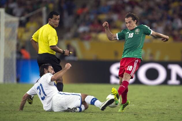 Andrea Pirlo (ITA), Andres Guardado (MEX), JUNE 16, 2013 - Football Soccer : FIFA Confederations Cup Brazil 2013 Group A match between Mexico 1-2 Italy at Estadio do Maracana in Rio de Janeiro, Brazil. NoxThirdxPartyxSales  (ptmb042712)