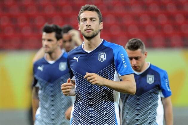 RECIFE, June 18, 2013 - Italy s Claudio Marchisio (Front) attends a training session at the Arena Pernambuco Stadium, in Recife, Brazil, on June 18, 2013. Italy will face Japan on Wednesday in its second match during the the FIFA Confederations Cup Brazil 2013. (Xinhua Nicolas Celaya) (fnc) (sp) (SP)BRAZIL-RECIFE-CONFEDERATIONS-ITALY 