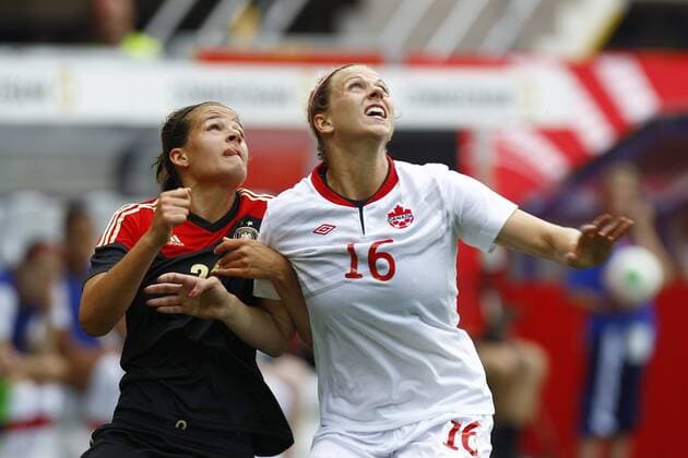 19.06.2013, Benteler-Arena, Paderborn, Frauenfussball, Länderspiel, Deutschland vs Kanada, im Bild Lena Lotzen (24, Deutschland, li.) im Zweikampf mit Lauren Sesselmann (16, Kanada) GER, FSP, Deutschland vs Kanada