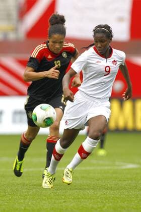 19.06.2013, Benteler-Arena, Paderborn, Frauenfussball, Länderspiel, Deutschland vs Kanada, im Bild Celia Okoyino da Mbabi (13, Deutschland, li.) im Zweikampf mit Kadeisha Buchanan (9, Kanada) GER, FSP, Deutschland vs Kanada