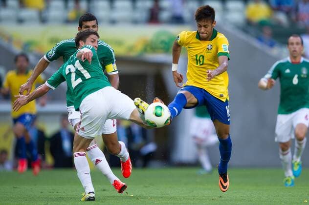 Hiram Mier - Neymar Brasilien - Mexiko, Estadio Caestelao. FORTALEZA CE, BRASIL. 19 06 2013. x(725)xMarceloxMachadoxdexMelox x  (17128) Brasil x Mexico