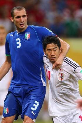 (L to R) Giorgio Chiellini (ITA), Shinji Kagawa (JPN), June 19, 2013 - Football Soccer : FIFA Confederations Cup Brazil 2013, Group A match between Italy 4-3 Japan at Arena Pernambuco, Recife, Brazil. NoxThirdxPartyxSales  (jyfa083880)