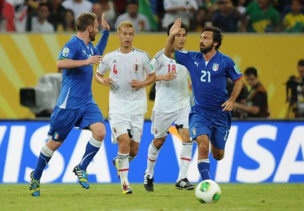 RECIFE, June 19, 2013 -- Italy s Daniele De Rossi (L) celebrates after scoring with his teammate Andrea Pirlo (R) during the FIFA s Confederations Cup Brazil 2013 match against Japan, held Arena Pernambuco Stadium, in Recife, Brazil, on June 19, 2013. Italy won 4-3. (Xinhua Nicolas Celaya) (itm) (SP)BRAZIL-RECIFE-CONFEDERATIONS-ITALY VS JAPAN 