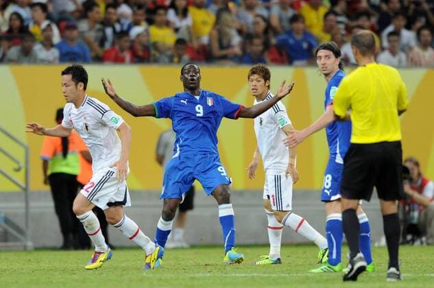 RECIFE, June 19, 2013 -- Italy s Mario Balotelli (C) reacts during the FIFA s Confederations Cup Brazil 2013 match against Japan, held at Arena Pernambuco Stadium, in Recife, Brazil, on June 19, 2013. Italy won 4-3.(Xinhua Weng Xinyang) (itm) (SP)BRAZIL-RECIFE-CONFEDERATIONS-ITALY VS JAPAN 