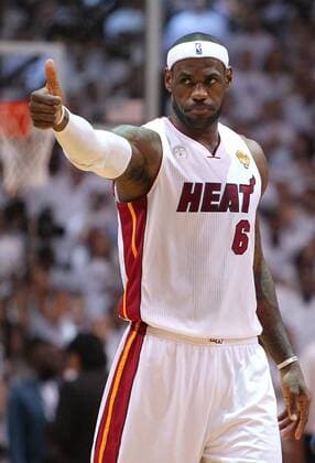June 20, 2013 - Miami, FL, USA - The Miami Heat s LeBron James gives a thumbs up before the start of Game 7 of the NBA Basketball Herren USA Finals against the San Antonio Spurs at the AmericanAirlines Arena in Miami, Florida, on Thursday, June 20, 2013. Game 7 of the NBA Basketball Herren USA Finals: San Antonio at Miami - ZUMAm67