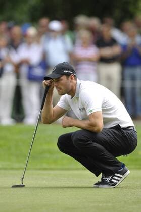 Martin KAYMER (GER),liest das Gruen,Green,Aktion,Einzelaktion, Einzelbild,Freisteller,Ganzkoerperaufnahme,ganze Figur. GOLF,BMW International Open 2013 am 21.06.2013 in München Eichenried.