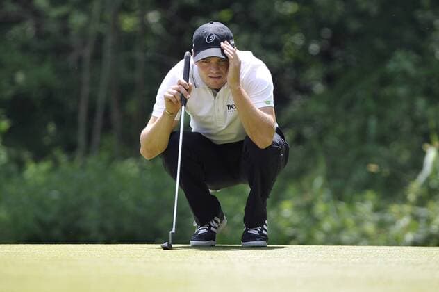Martin KAYMER (GER),liest das Gruen,Green,Aktion,Einzelaktion, Einzelbild,Freisteller,Ganzkoerperaufnahme,ganze Figur. GOLF,BMW International Open 2013 am 21.06.2013 in München Eichenried.