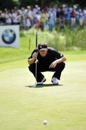 Alex CEJKA (GER),liest das Gruen,Green,Aktion,Einzelaktion, Einzelbild,Freisteller,Ganzkoerperaufnahme,ganze Figur. GOLF,BMW International Open 2013 am 21.06.2013 in München Eichenried.