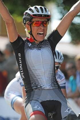 Trixi WORRACK ( GER Team Specialized - Lululemon ) gewinnt endlich nach 10 Jahren ihre zweite ersehnte deutsche Meisterschaft der Frauen auf der Strasse - Jubel - Freude - Emotionen - Zielankunft - Aktion - hoch - Event: Deutsche Meisterschaften 2013 - Strassenrennen der Frauen 2013 - Location: Deutschland - Wangen - Baden Württemberg - Europa - Datum: 22.06.2013