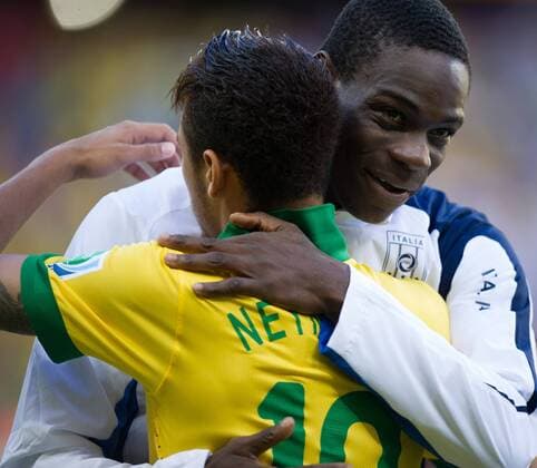 Mario Balotelli Neymar - Italien - Brasilien, Arena Fonte Nova. Salvador BA - 22 06 2013. x(725)xMarceloxMachadoxdexMelox x  (17132) ItÃ¡lia x Brasil