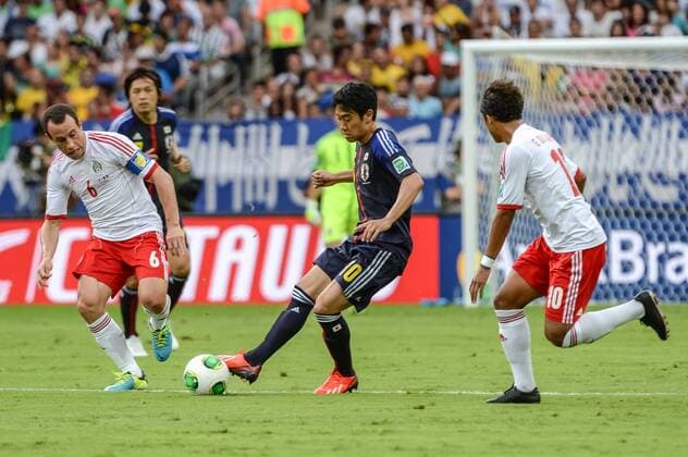BELO HORIZONTE, MG - 22 06 2013: Japan - Mexiko - Shinji KAGAWA c , Gerardo TORRADO (e) ( x(11)xCelsoxPupox xFotoarenax  (17133) JapÃ£o x MÃ©xico