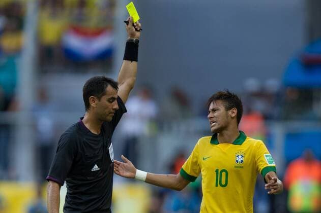 Schiedsrichter Ravshan Irmatov (Usbekistan) - Neymar - Italien - Brasilien Arena Fonte Nova. Salvador BA - 22 06 2013. x(725)xMarceloxMachadoxdexMelox x  (17132)