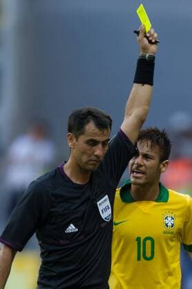Schiedsrichter Ravshan Irmatov (Usbekistan) - Neymar - Italien - Brasilien Arena Fonte Nova. Salvador BA - 22 06 2013. x(725)xMarceloxMachadoxdexMelox x  (17132)