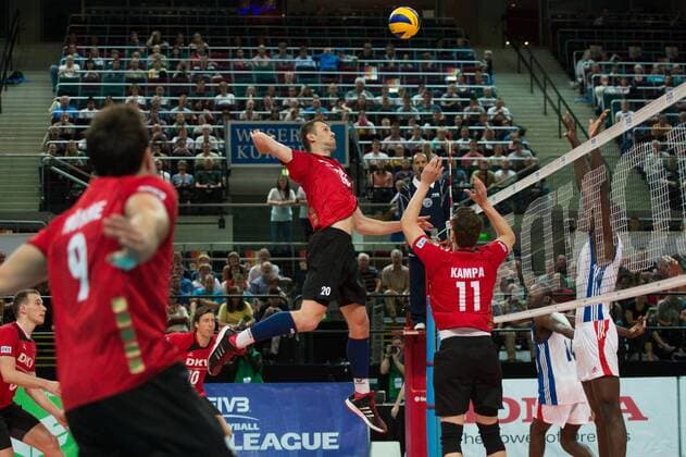 Volleyball, FIVB World League, Deutschland vs. Kuba 22.06.13, Arena Bremen, Bremen Angriff Philipp Collin ( 20 GER)