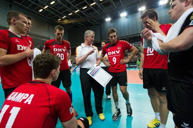 Volleyball, FIVB World League, Deutschland vs. Kuba 22.06.13, Arena Bremen, Bremen Auszeit Timeout Deutschland - Vital Heynen (Bundestrainer Trainer GER)