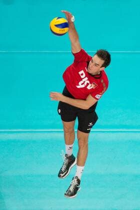 Volleyball, FIVB World League, Deutschland vs. Kuba 22.06.13, Arena Bremen, Bremen Aufschlag Service Björn Björn Höhne Höhne ( 9)