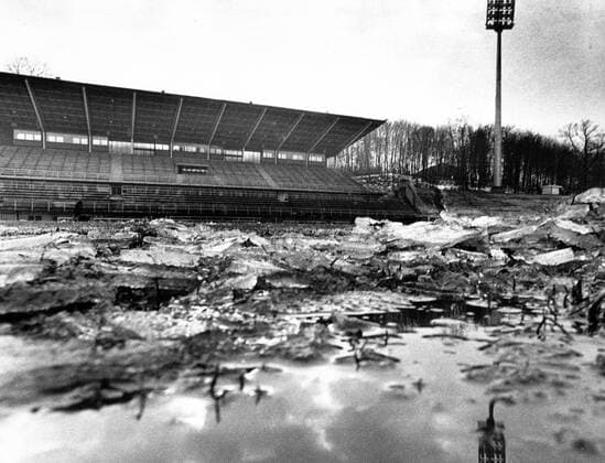 Fußball, Stadiongeschichte 1. FC Saarbrücken Ludwigsparkstadion, Heimspielstätte des 1. FC Saarbrücken - an Spielbetrieb ist nicht zu denken