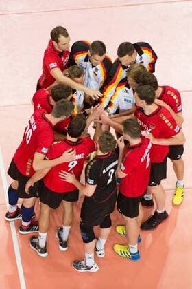 Volleyball, FIVB World League, Deutschland vs. Kuba 22.06.13, Arena Bremen, Bremen Team Deutschland nach dem Sieg