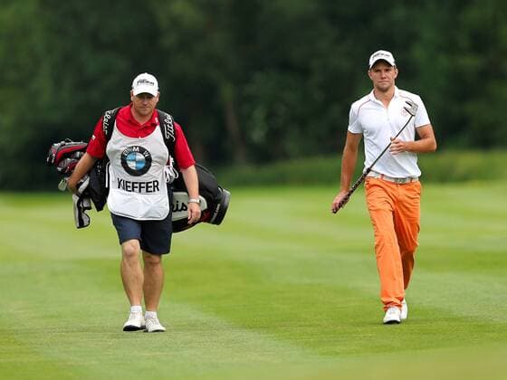 GOLF - PGA, BMW International Open 2013 EICHENRIED,DEUTSCHLAND,23.JUN.13 - DIVERS, GOLF - PGA Golf Herren European Tour, BMW International Open, GC München Eichenried. Bild zeigt Maximilian Kieffer (GER) mit seinem Caddy. 