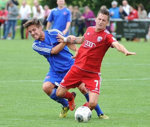 Foul von Maximilian Welzmüller an Christoph Knasmüller (FC Ingolstadt 04)7 rechts EP_BSR
