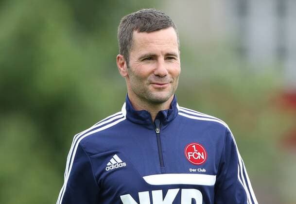 23.06.2013 - Fussball - 1. Bundesliga - Saison 2013 2014 - 1. FC Nürnberg FCN - Training Trainingsauftakt - DaMa - Michael Wiesinger (Trainer 1.FC Nürnberg FCN ) schmunzelt - Freisteller Einzelbild