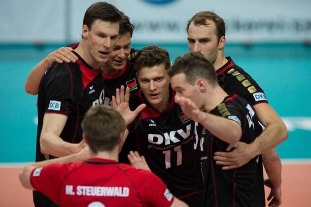 Volleyball, FIVB World League, Deutschland vs. Kuba 23.06.13, Arena Bremen, Bremen Jubel Markus Steuerwald ( 2 GER), Marcus Böhme Boehme ( 8 GER), Jochen Schöps Schoeps ( 10 GER), Lukas Kampa ( 11 GER), Dirk Westphal ( 5 GER), Denis Kaliberda ( 6 GER)