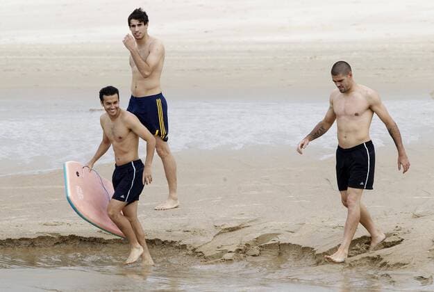 Spain s football players at the Futuro beach in Fortaleza. In this picture Pedro, Javi Martinez and Victor Valdes. xPABLOGARCIAx 