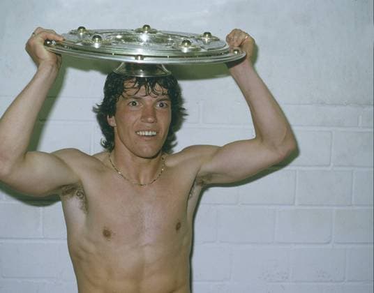 FC BAYERN München - Deutscher Meister 1986 - Lothar Matthäus feiert mit der Meisterschale