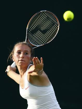 Wimbledon Championships 2013, AELTC,London, ITF Grand Slam Tennis Tournament, Annika Beck (GER),Aktion,Einzelbild,Halbkoerper,Hochformat,