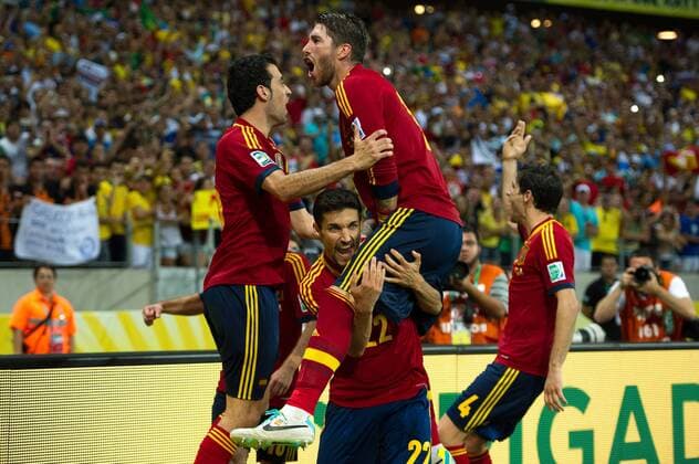 FORTALEZA, Schlussjubel um Jesus Navas, der nach seinem entscheidenden Elfmeter, Spanien den Finaleinzug gesichert hat - mit Sergio Busquets und Sergio Ramos - Confed Cup 2013, Arena Castelao. ( x(725)xMarceloxMachadoxdexMelox x  (17359)