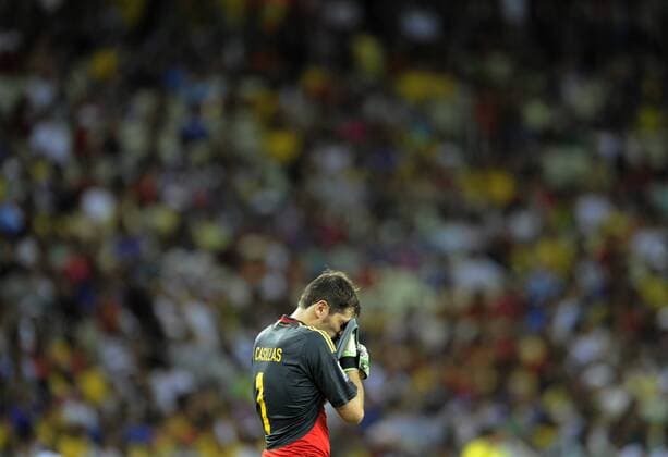 (130628) -- FORTALEZA, June 28, 2013 (Xinhua) -- Spain s goalkeeper Iker Casillas reacts during the FIFA s Confederations Cup Brazil 2013 semifinal match against Italy held at Castelao Stadium in Fortaleza, Brazil, on June 27, 2013. Spain won 7-6 in a penalty shoot-out. (Xinhua Weng Xinyang) (itm) (SP)BRAZIL-FORTALEZA-CONFEDERATIONS-SPAIN VS ITALY 