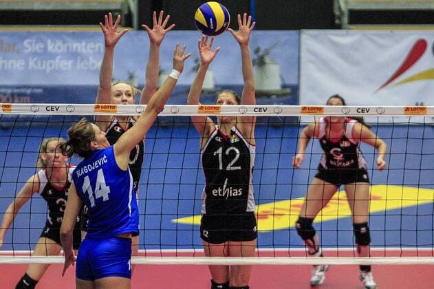 Deutschland, Hamburg, CU Arena, Volleyball , Frauen Nationalmannschaft , European League, Belgien (B) - Serbien (SRB), Lise van Hecke, Gwendoline Horesmans(B), Jelena Blagojevic(SRB)