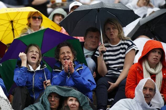 LONDON, June 28, 2013 - Spectators hold umbrellas in the rain to watch the third round match of gentlemen s singles between Andy Murray of Great Britain and Tommy Robredo of Spain at Henman Hill on day 5 of the Wimbledon Lawn Tennis Championships at the All England Lawn Tennis and Croquet Club in London, Britain, on June 28, 2013. (Xinhua Wang Lili) BRITAIN-LONDON-TENNIS-WIMBLEDON-DAY 5 
