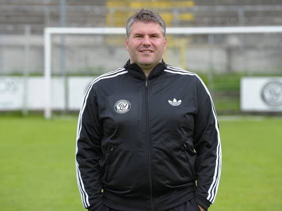 Jens KIEFER (SV Elversberg-Trainer), Einzelbild, angeschnitten, angeschnittenes einzelmotiv, halbfigur, halbe Figur, quer,querformat, horizontal, landscape, Aktion, EP_Spektrum
