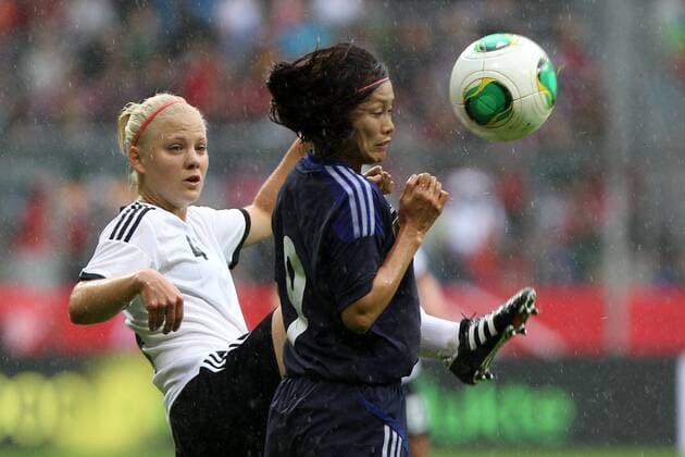 29.06.2013, xfsx, Fussball Testspiel, Deutschland - Japan, v.l. Leonie Maier (Deutschland), Aya Miyama (Japan)