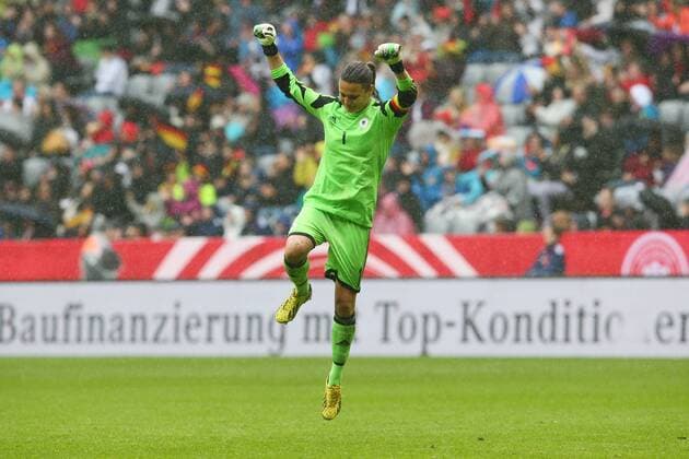 Nadine ANGERER (Deutschland) jubelt nach dem 1:0 Testspiel DFB Frauen Deutschland vs.Japan, 29.06.2013, München, Allianz Arena EP_EER