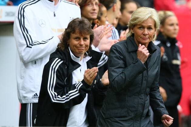 Silvia NEID (Deutschland) und links Ulrike BALLWEG (Deutschland) quer, querformat, horizontal, aktion, landscape, Testspiel DFB Frauen Deutschland vs.Japan, 29.06.2013, München, Allianz Arena EP_EER