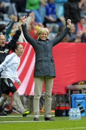 29.06.2013, Fussball Frauen-Länderspiel in der Allianz-Arena, Deutschland - Japan, Trainerin Silvia Neid (Deutschland) jubelt.