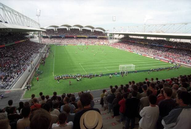 WM 1998: Schweigeminute im Stade Gerland in Lyon
