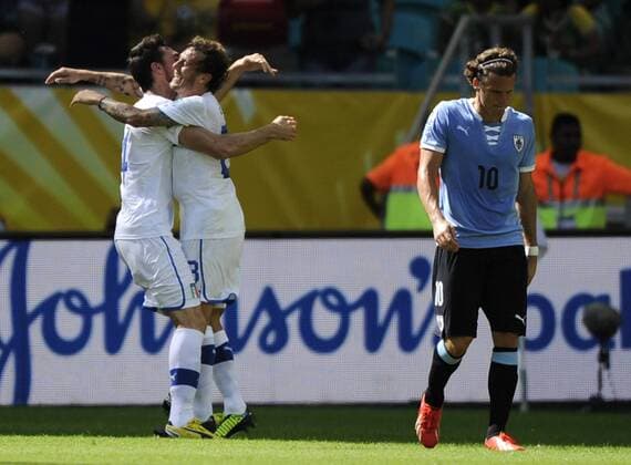 Italy s Alessandro Diamanti (C) celebrates scoring with his teammate Davide Astori (L) during the FIFA s Confederations Cup Brazil 2013 match for the third place against Uruguay in Salvador, Brazil, on June 30, 2013. Italy won 5-4. (Xinhua Nicolas Celaya) (itm) (SP)BRAZIL-SALVADOR-CONFEDERATIONS-URUGUAY VS ITALY 