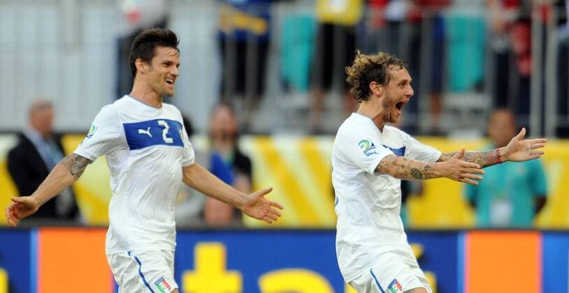 Italy s Alessando Diamanti (R) celebrates scoring during the FIFA s Confederations Cup Brazil 2013 match for the third place against Uruguay in Salvador, Brazil, on June 30, 2013. Italy won 5-4. (Xinhua Nicolas Celaya) (itm) (SP)BRAZIL-SALVADOR-CONFEDERATIONS-URUGUAY VS ITALY 