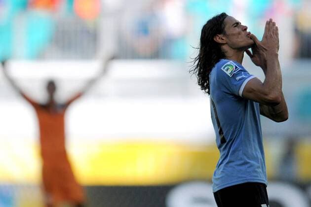 Uruguay s Edinson Cavani celebrates scoring during the FIFA s Confederations Cup Brazil 2013 match for the third place against Italy in Salvador, Brazil, on June 30, 2013. Italy won 5-4. (Xinhua Nicolas Celaya) (itm) (SP)BRAZIL-SALVADOR-CONFEDERATIONS-URUGUAY VS ITALY 