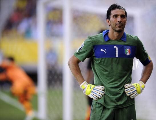 Italy s goalkeeper Gianluigi Buffon reacts during the FIFA s Confederations Cup Brazil 2013 match for the third place against Uruguay in Salvador, Brazil, on June 30, 2013. Italy won 5-4. (Xinhua Weng Xinyang) (itm) (SP)BRAZIL-SALVADOR-CONFEDERATIONS-URUGUAY VS ITALY 