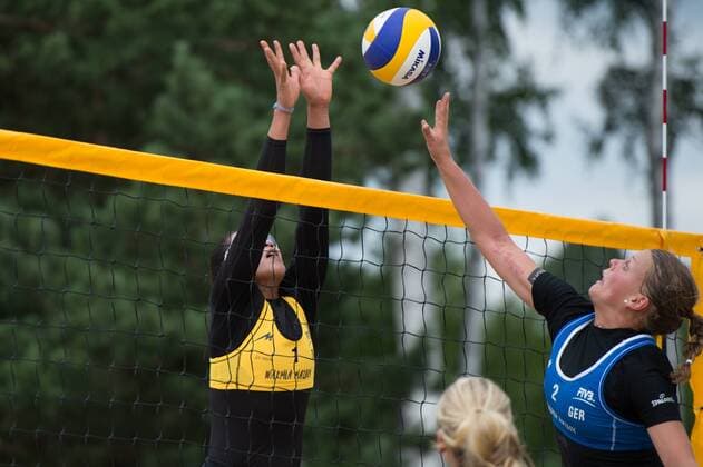 FIVB Beach Volleyball Weltmeisterschaft, Main Draw Vorrunde 01.07.13, Lake Szelag, Stare Jablonki Block Varapatsorn Radarong (THA) - Angriff Britta Büthe (GER)