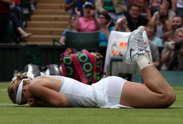 Wimbledon Championships 2013, AELTC,London, ITF Grand Slam Tennis Tournament, Sabine Lisicki (GER) liegt weinend auf dem Bauch nach ihrem Sieg, Jubel,Emotion,Einzelbild,Ganzkoerper,Querformat,Freude,