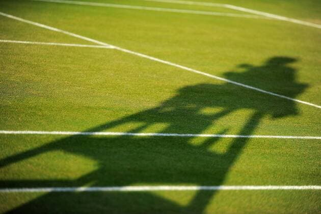 Schatten eines Stuhlschiedsrichters TENNIS : Wimbledon 2013 - 01 07 2013 TennisMagazine 